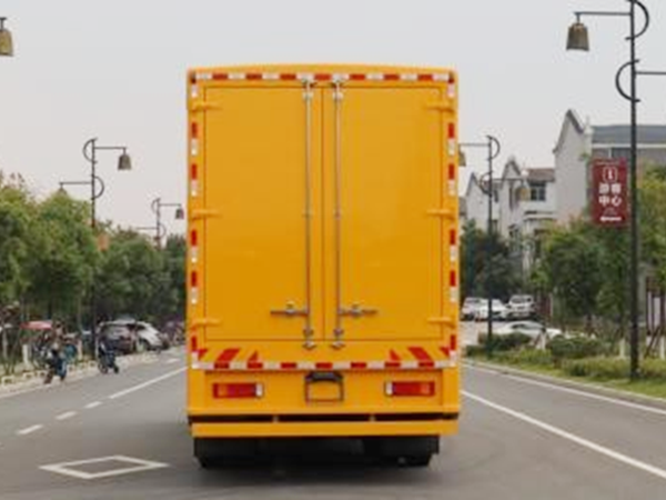 東風(fēng)天龍前四后八電源車(chē)1000KW