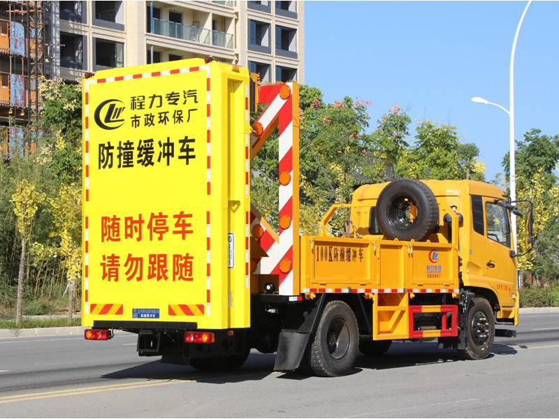 東風(fēng)天錦康機185馬力防撞緩沖車