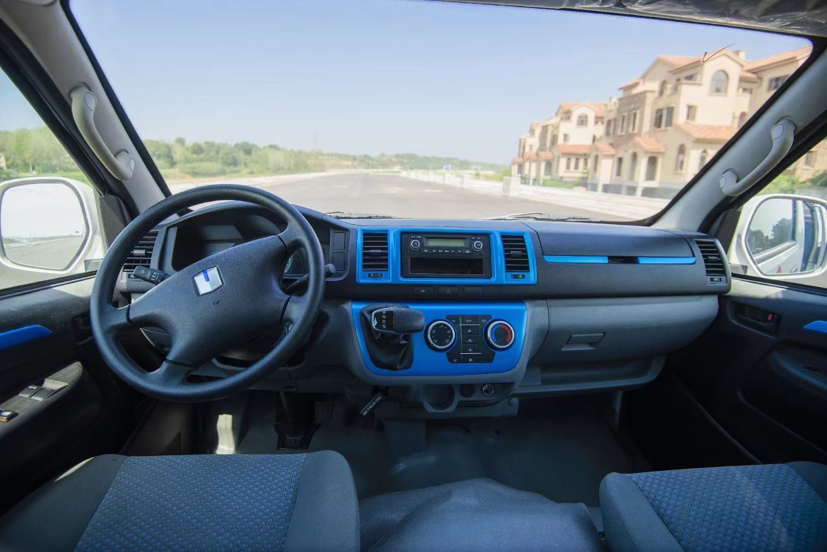 吉利電動(dòng)救護(hù)車