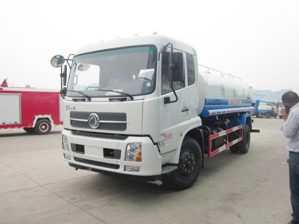 選購(gòu)隨車吊需要注意幾個(gè)問(wèn)題