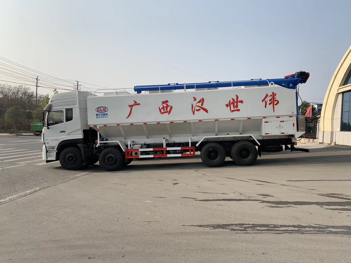 散裝飼料車選購(gòu)經(jīng)驗(yàn)