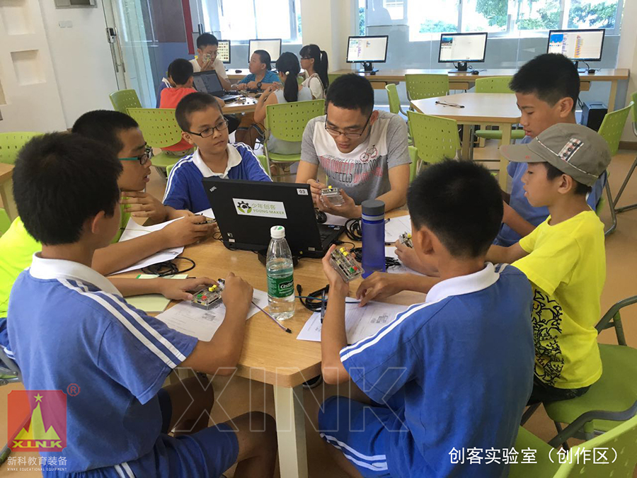 <a href='http://www.brianstaruk.com' target='1' style='font-size:14px; font-weight:bold; color:#0080ff;'>創客實驗室</a>