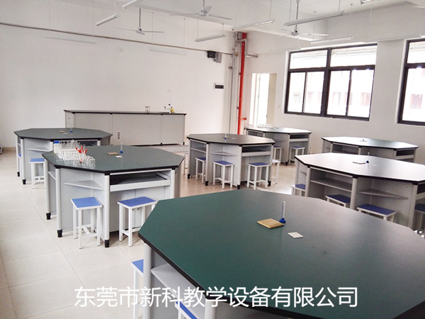 <a href='http://www.brianstaruk.com/' target='1' style='font-size:14px; font-weight:bold; color:#0080ff;'>物理實驗室</a>設備