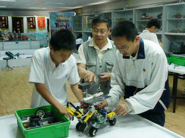 <a href='http://www.brianstaruk.com/chanpin/60-1.html' target='1' style='font-size:18px; font-weight:bold; color:#000000;'>機器人功能室</a>