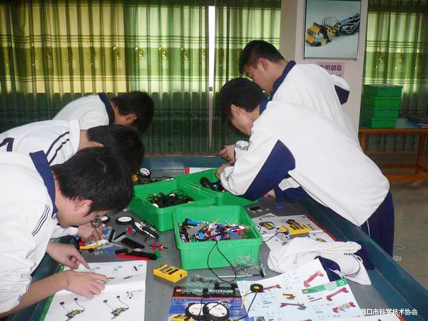 <a href='http://www.brianstaruk.com/chanpin/60-1.html' target='1' style='font-size:18px; font-weight:bold; color:#000000;'>機(jī)器人功能室</a>